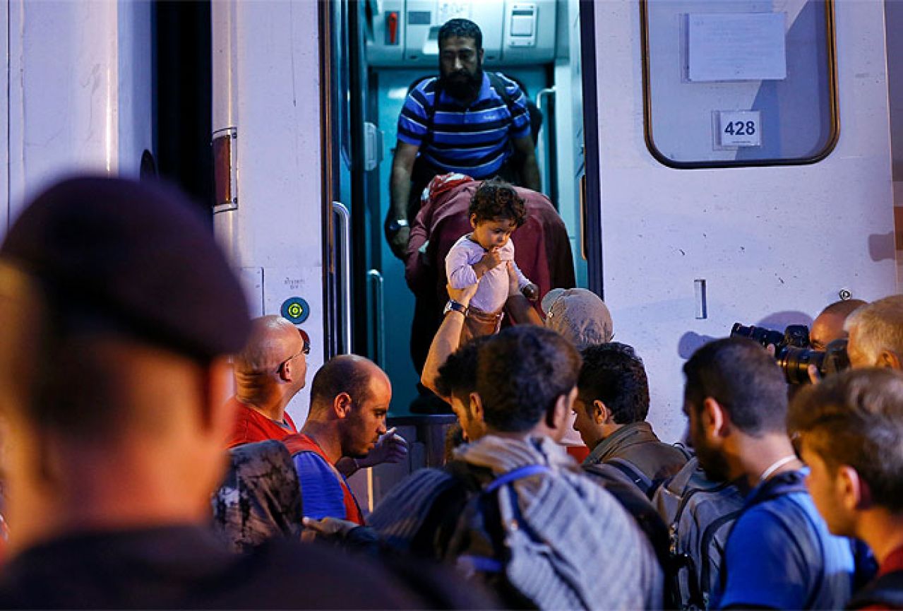 Mađarska zbog migranata proglasila krizno stanje