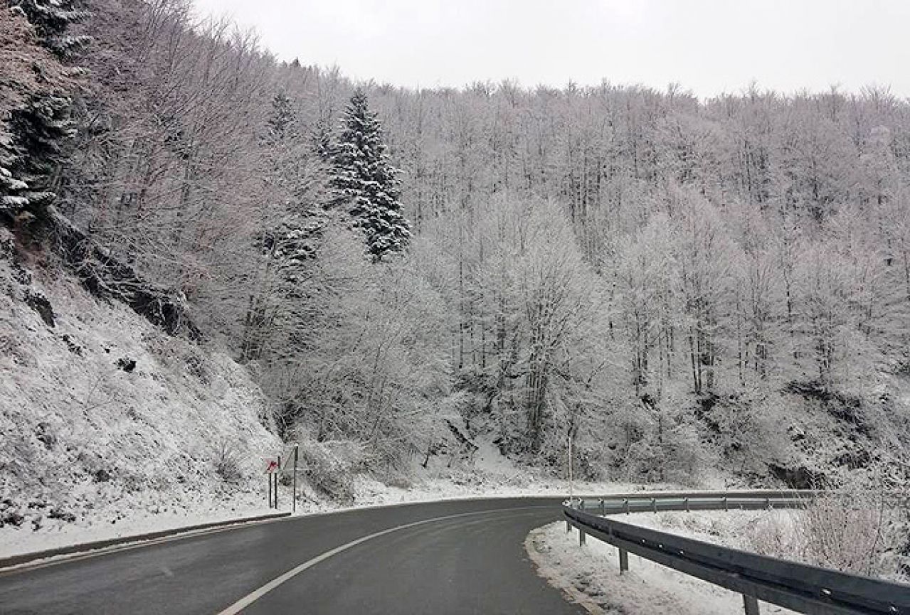 Snijeg na planinama, oprez na cestama