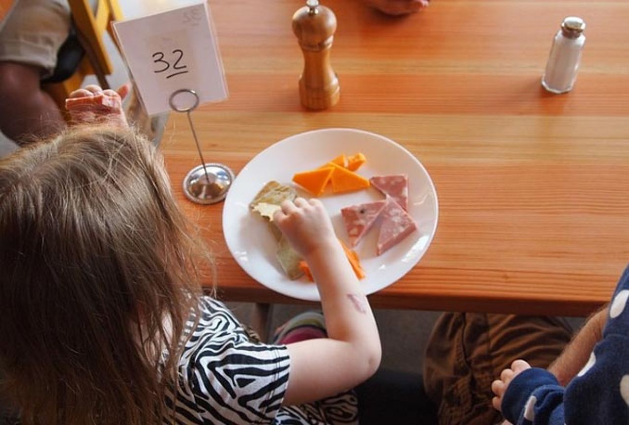 Šest namirnica koje djeca ne smiju jesti često