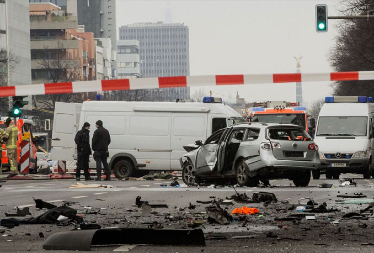 VIDEO | Eksplodirao automobil u Berlinu, jedna osoba smrtno stradala