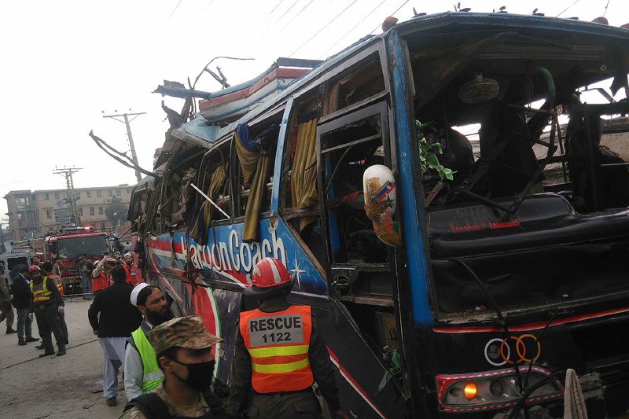 Pakistan: U eksploziji autobusa najmanje 16 poginulih