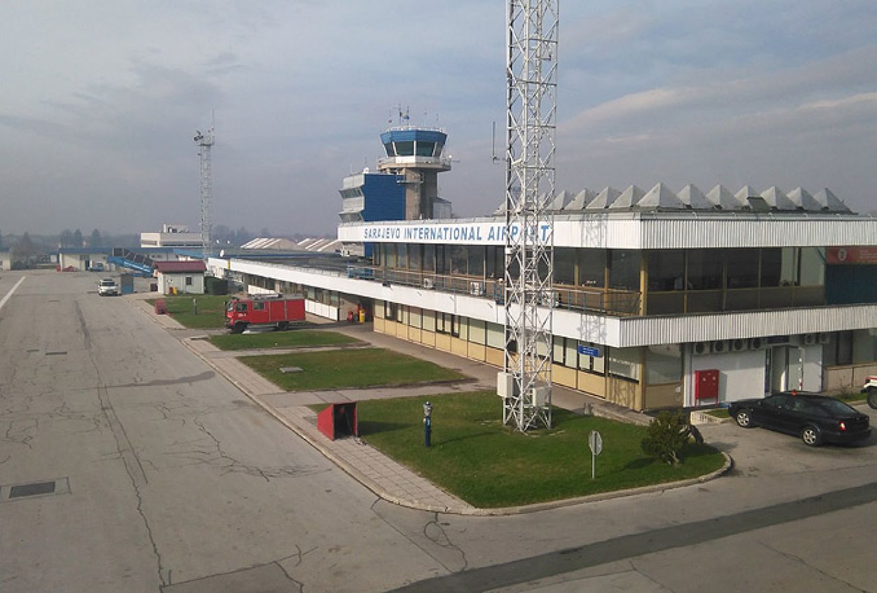 Na sarajevskom aerodromu uhićen osumnjičeni za krijumčarenje ljudima