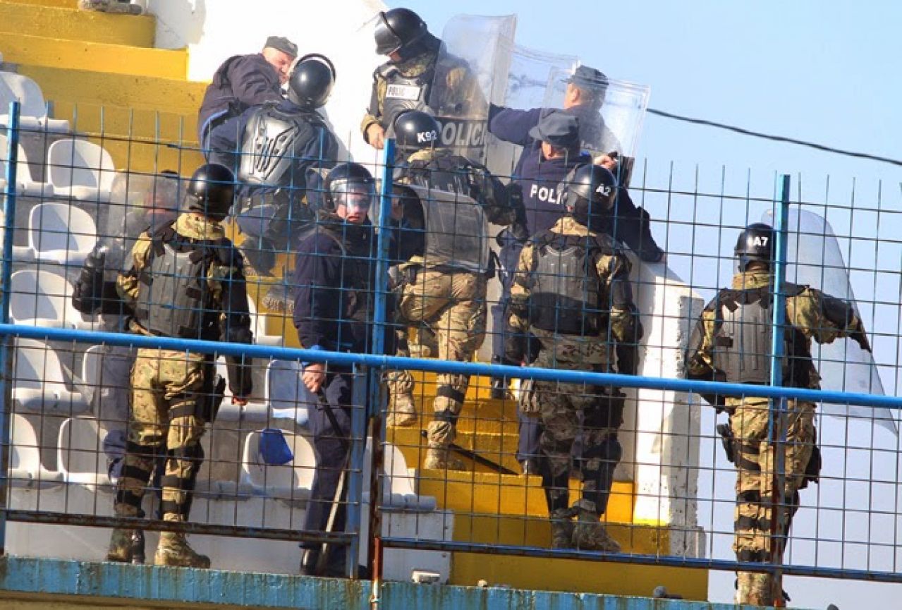 Utakmicu Sloboda-Željezničar osigurava oko 300 policajaca i zaštitara