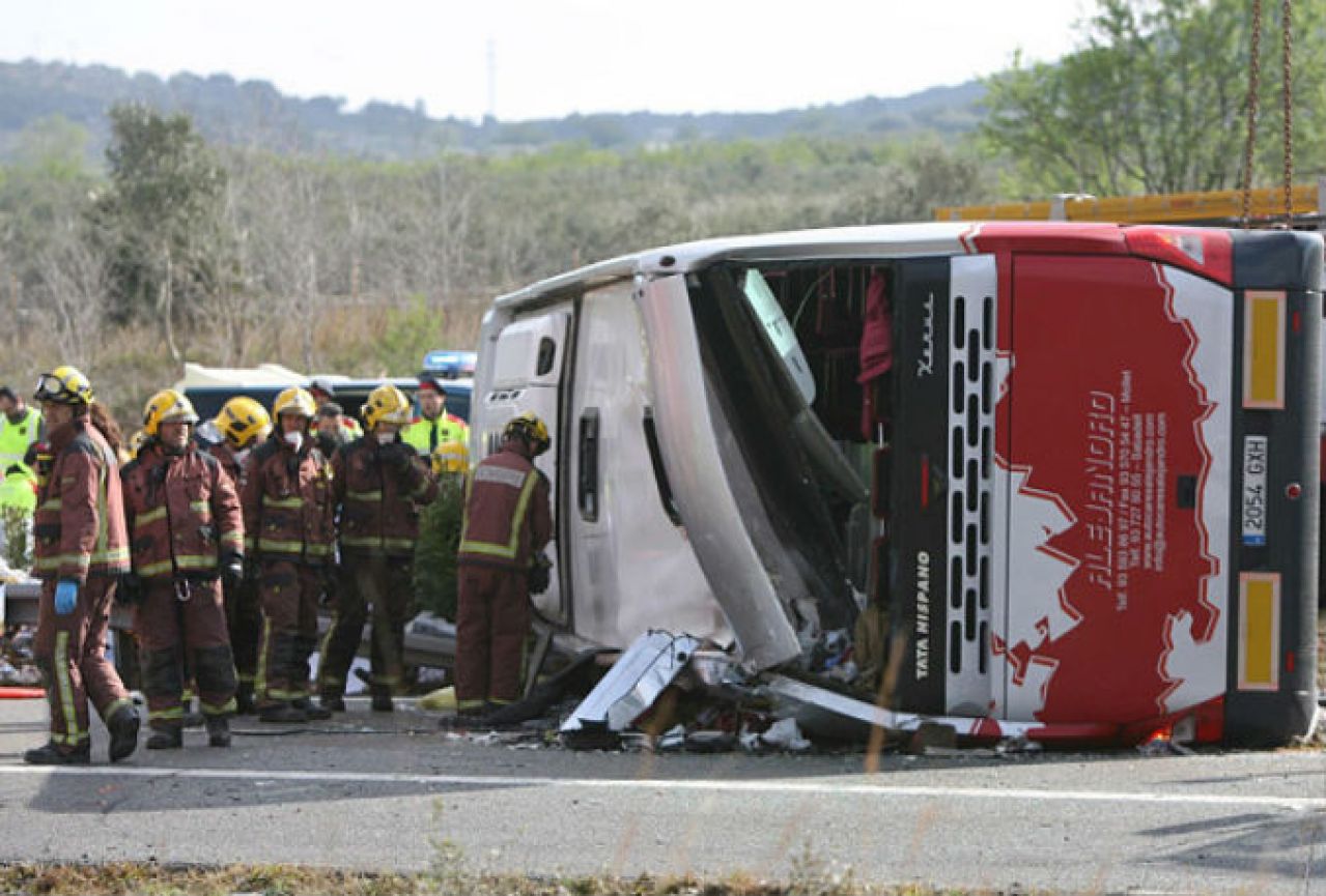 U nesreći turističkog autobusa poginulo najmanje 14 studenata