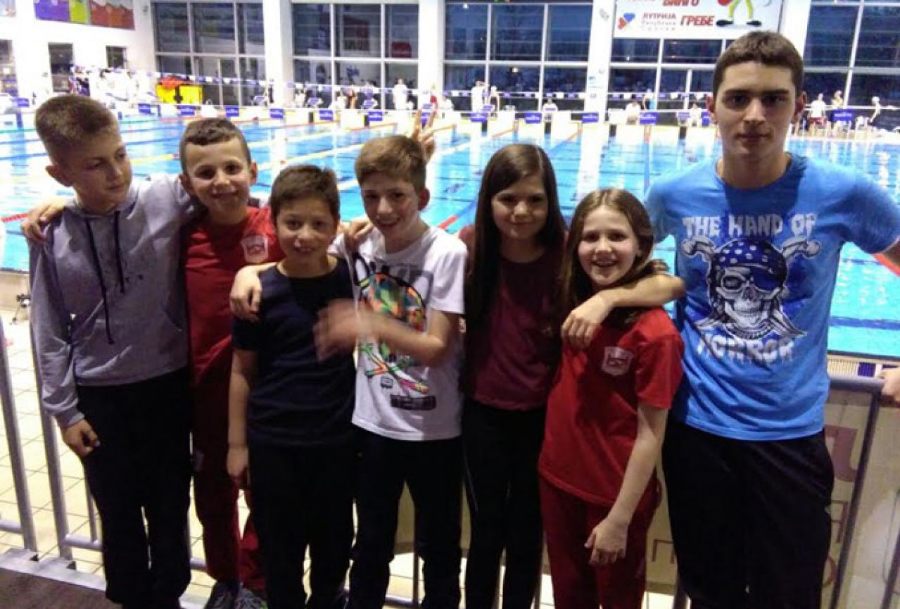 Plivači Veleža u Banja Luci osvojili osam medalja