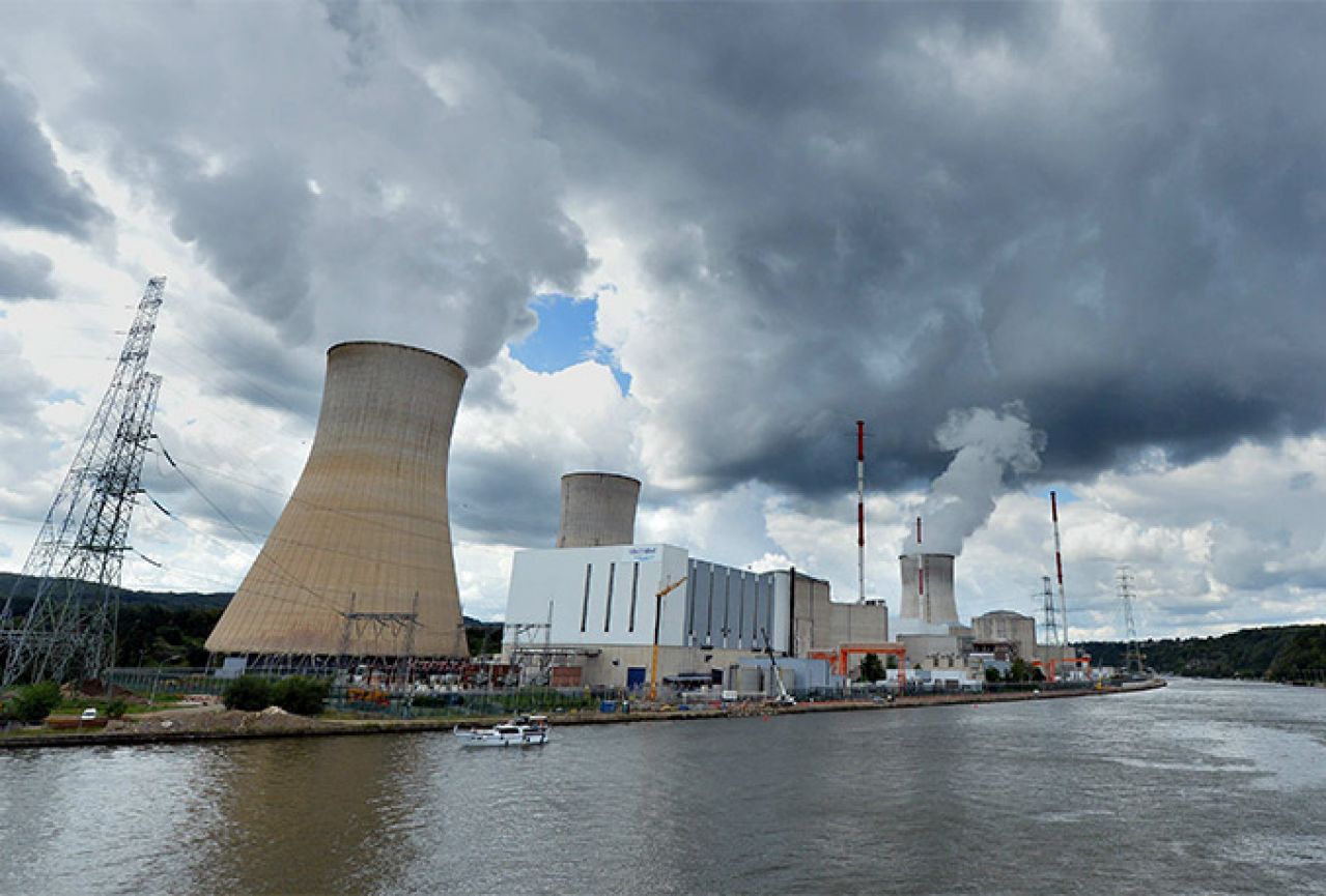 Evakuirana belgijska nuklearka Tihange - VTM