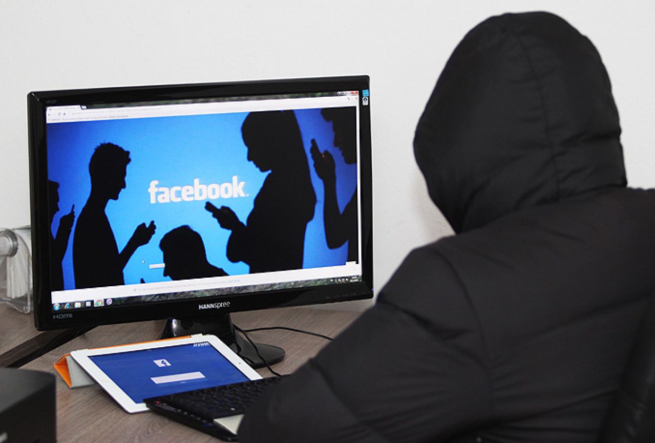 Facebook u borbi protiv lažnih profila testira novu opciju