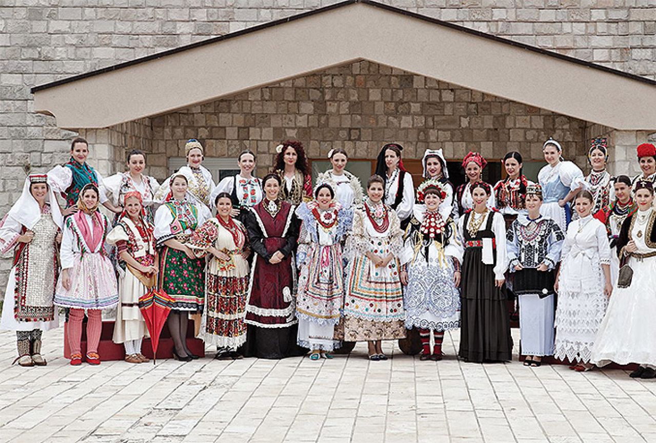 Neobična čestitka iz Tomislavgrada: Kako općina ''kiti'' ljepotice