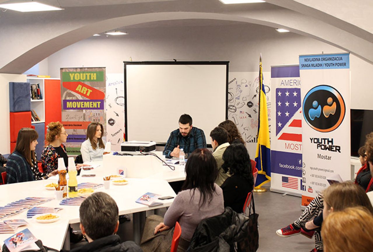 Mostar: Mlade umjetnice predstavile zbirku pjesama i priča 'Objavila'