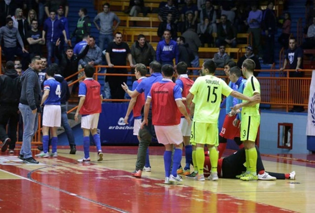 Boysi uletjeli u teren na derbiju Futsal Dinama i Nacionala 