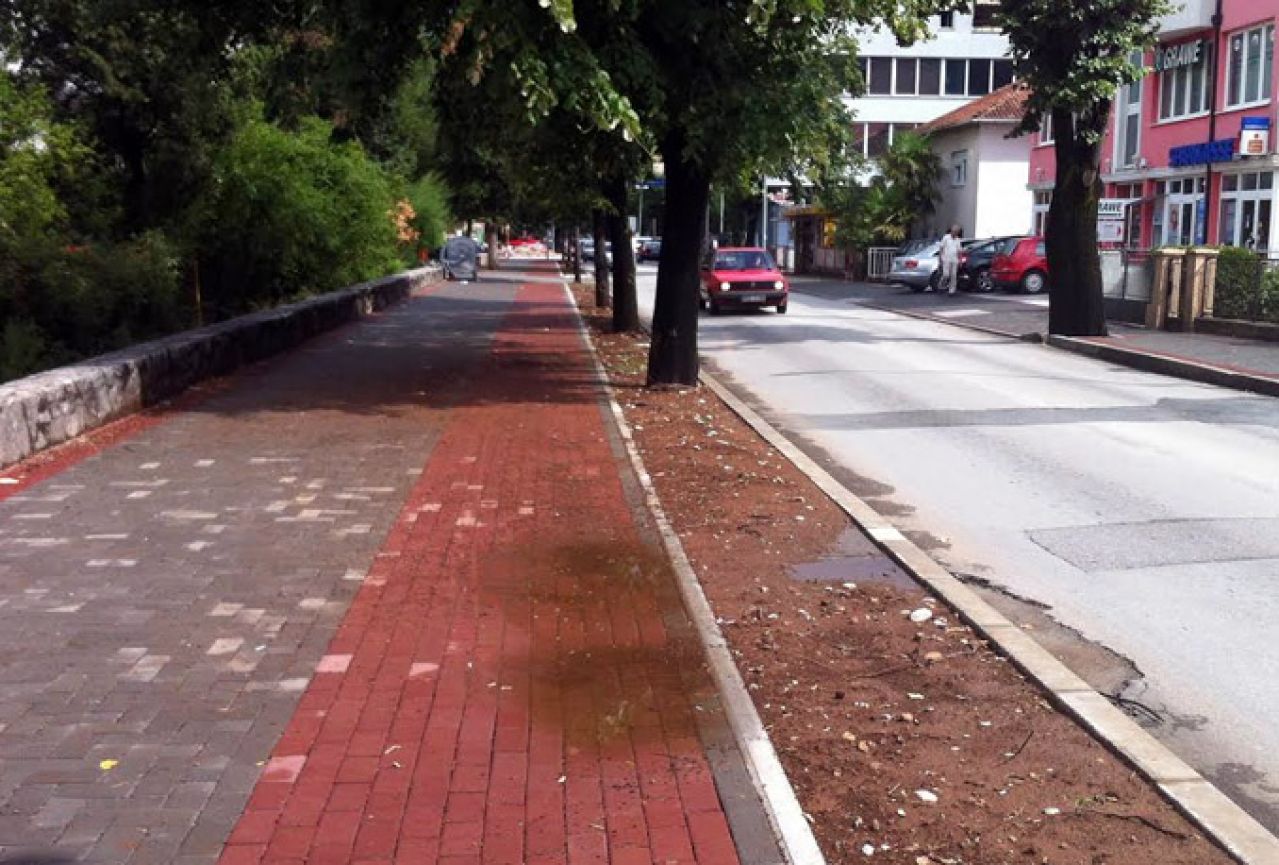 Uklanja se biciklistička staza u Mostaru, a kockice mijenja asfalt