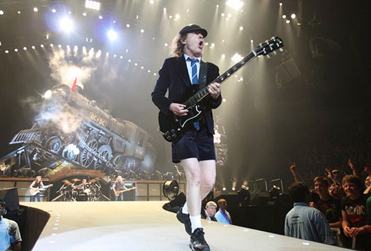 AC/DC-jeva pjesma poboljšava učinak lijekova za borbu protiv raka – Poslušajte!