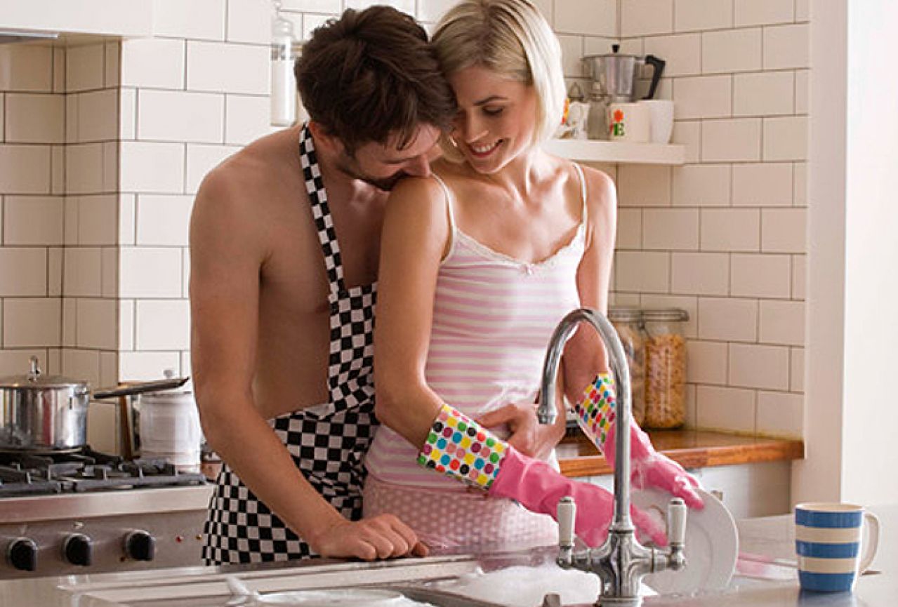 Par u kuhinji ljubavni Već je