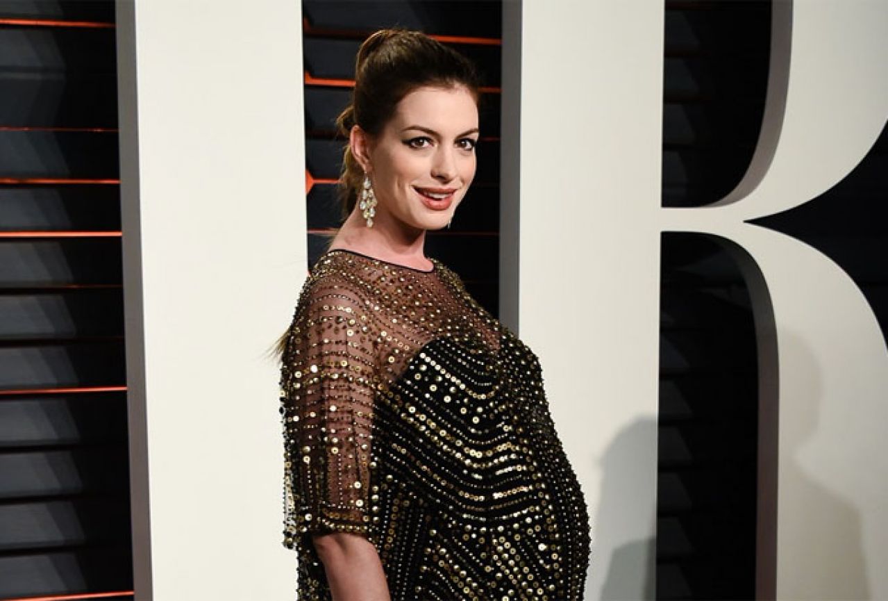 Glumica Anne Hathaway postala majka