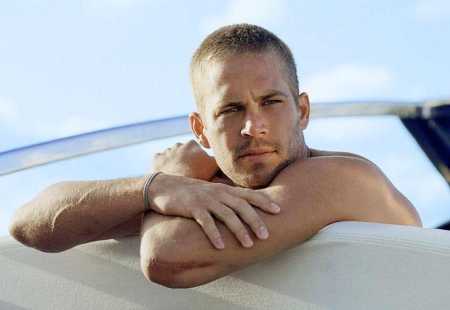 https://storage.bljesak.info/article/154029/450x310/paul-walker.jpg