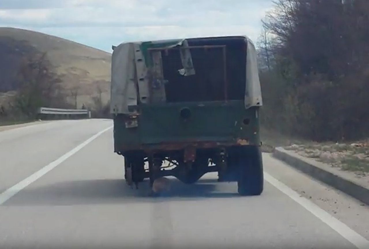 Vožnja kamiona bez jednog kotača u duvanjskom kraju