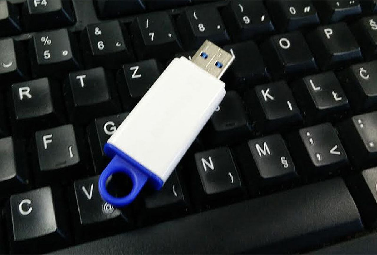 Istraživanjem dokazano kako će mnogi tuđi odbačeni USB stick spojiti na svoja računala