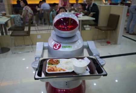 https://storage.bljesak.info/article/154397/450x310/robot-hrana-posluzivanje.jpg