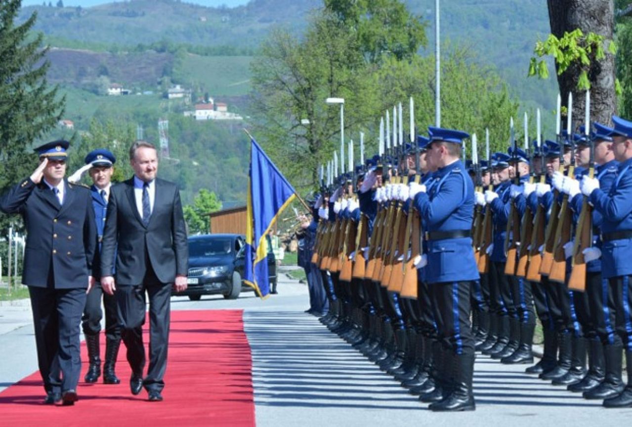 Izetbegović na obljetnici: Politika je zaustavila Armiju BiH