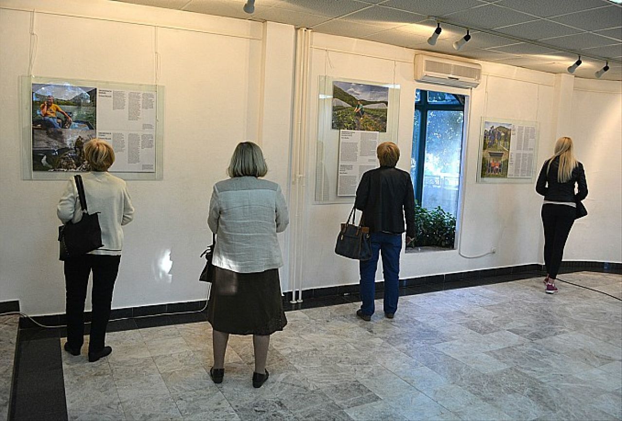 "Srebrenica danas": Izložba koja povezuje prošlost i budućnost