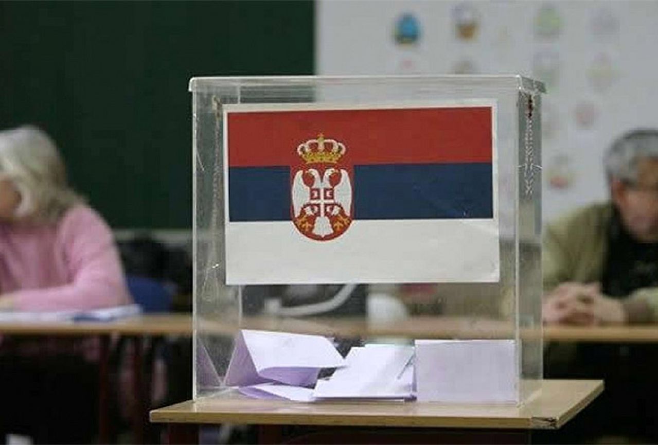 Otvorena birališta u Srbiji, predviđa se pobjeda Vučića