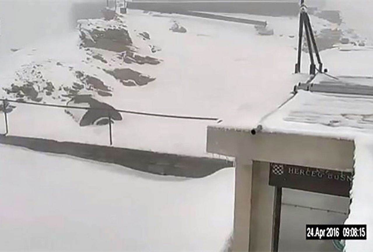 Snijeg zabijelio vrhove Čvrsnice i Vran planine