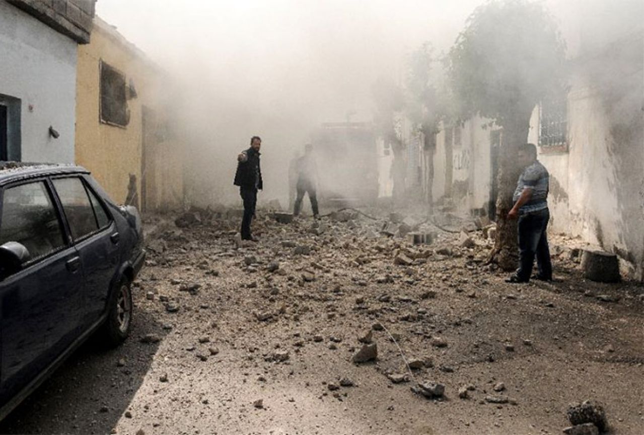 Raketni napad na turski grad Kilis: Pogođeni siromašna četvrt i džamija