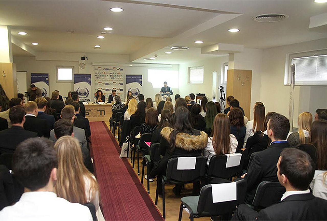 Studenti iz 15 zemalja u Mostaru rješavaju svjetske probleme
