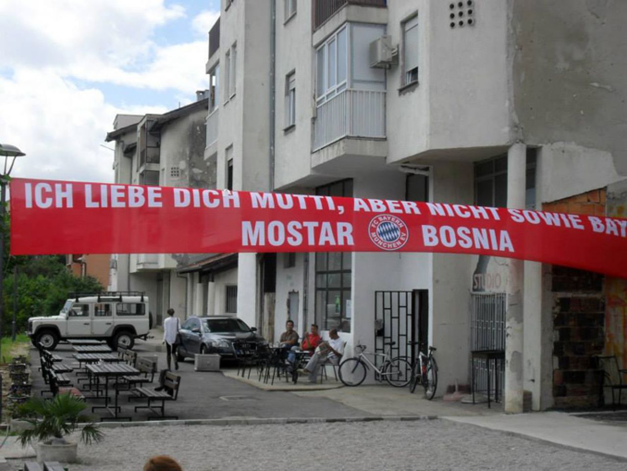 Bayernovi navijači okupljaju se u Mostaru za gledanje polufinala