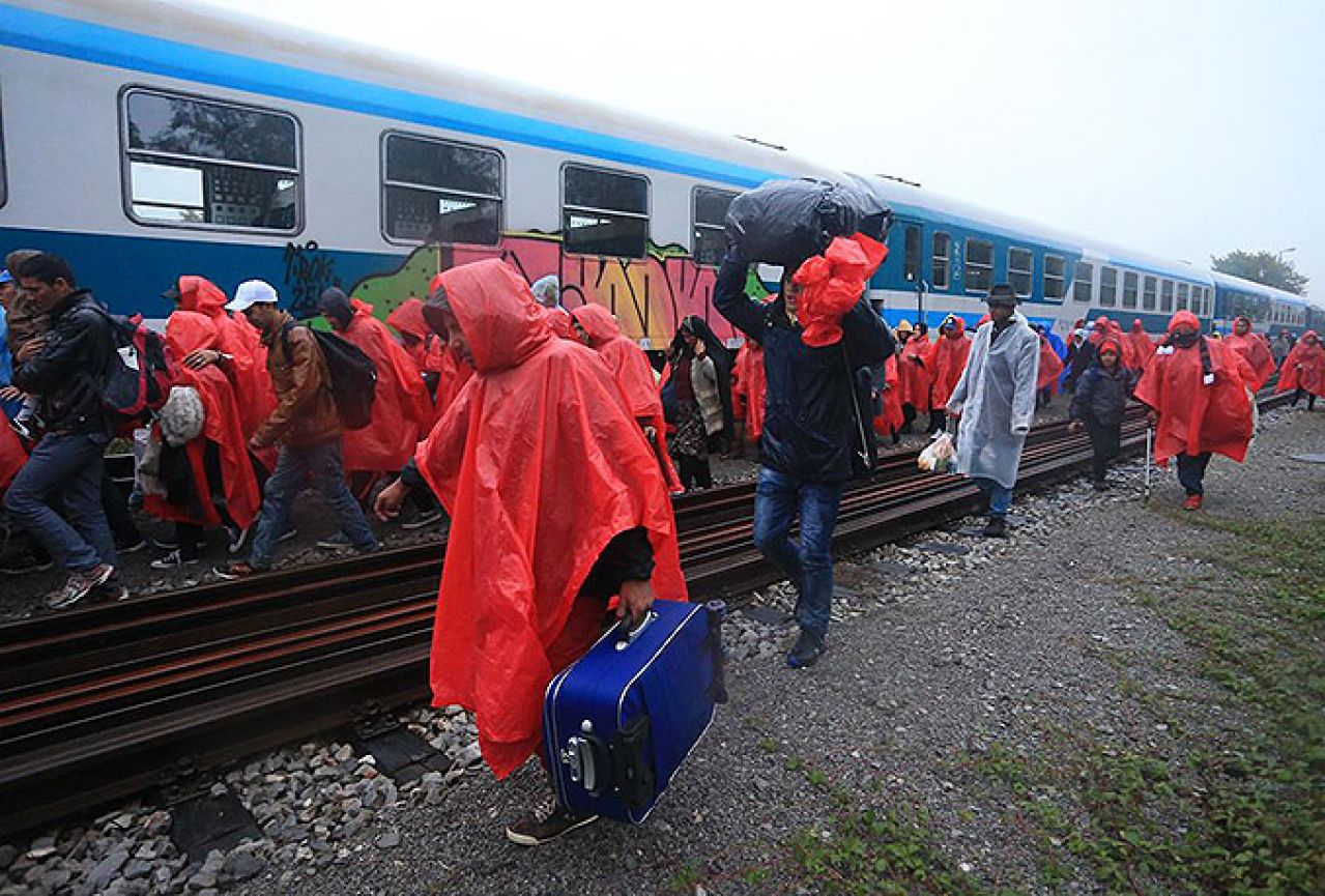 Prva grupa izbjeglica iz Italije i Grčke za relokaciju u Sloveniji kasni