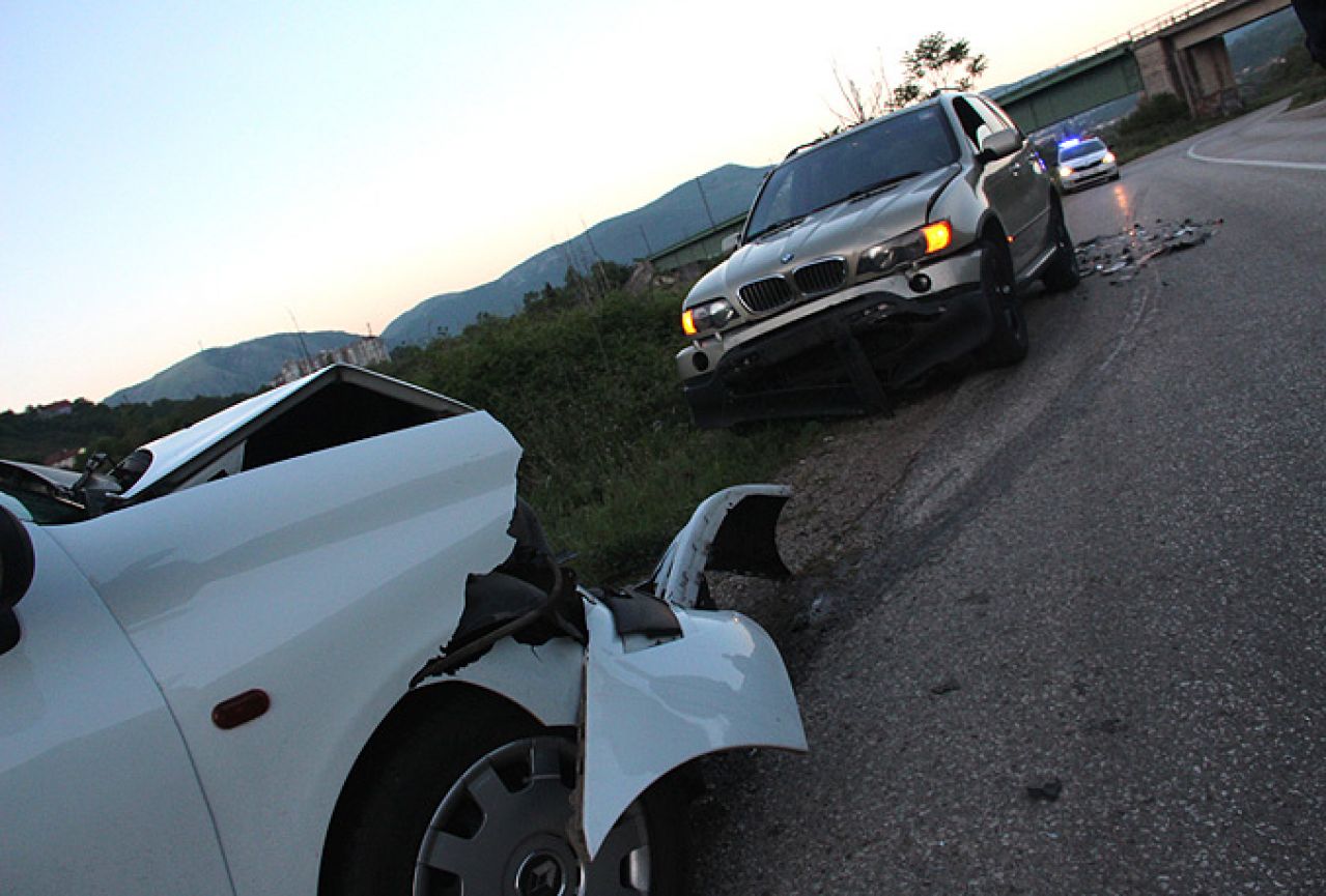 Raštani: U prometnoj nezgodi ozlijeđena vozačica Renaulta