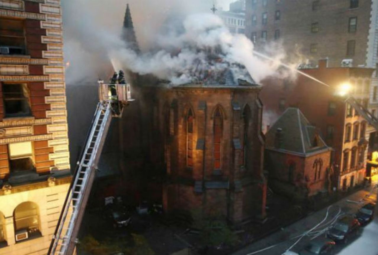 Vatra progutala srpsku crkvu na Uskrs
