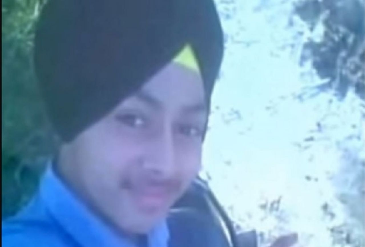 Tinejdžer u Indiji radio selfie s pištoljem, pa se ubio