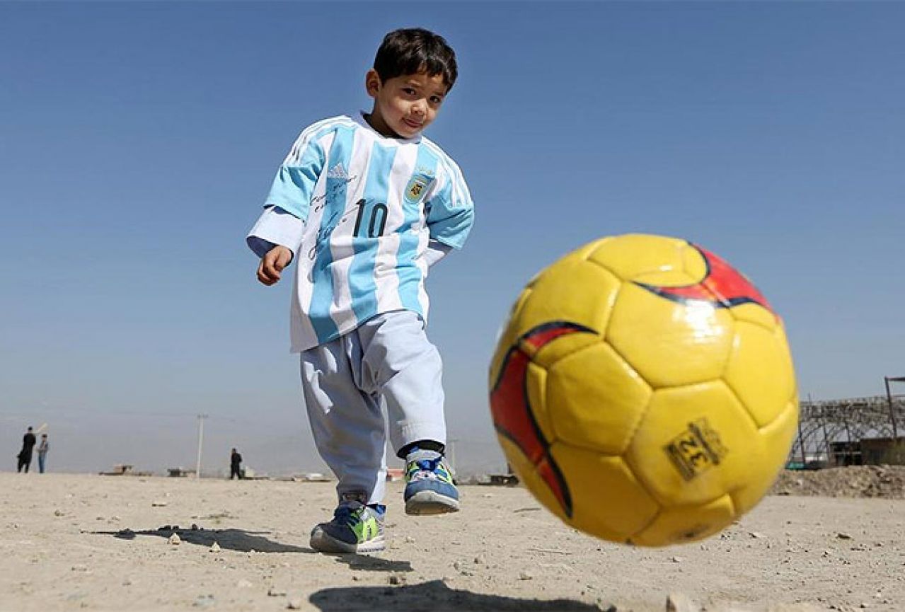 Obitelj dječaka s najlonskim dresom Messija napustila Afganistan