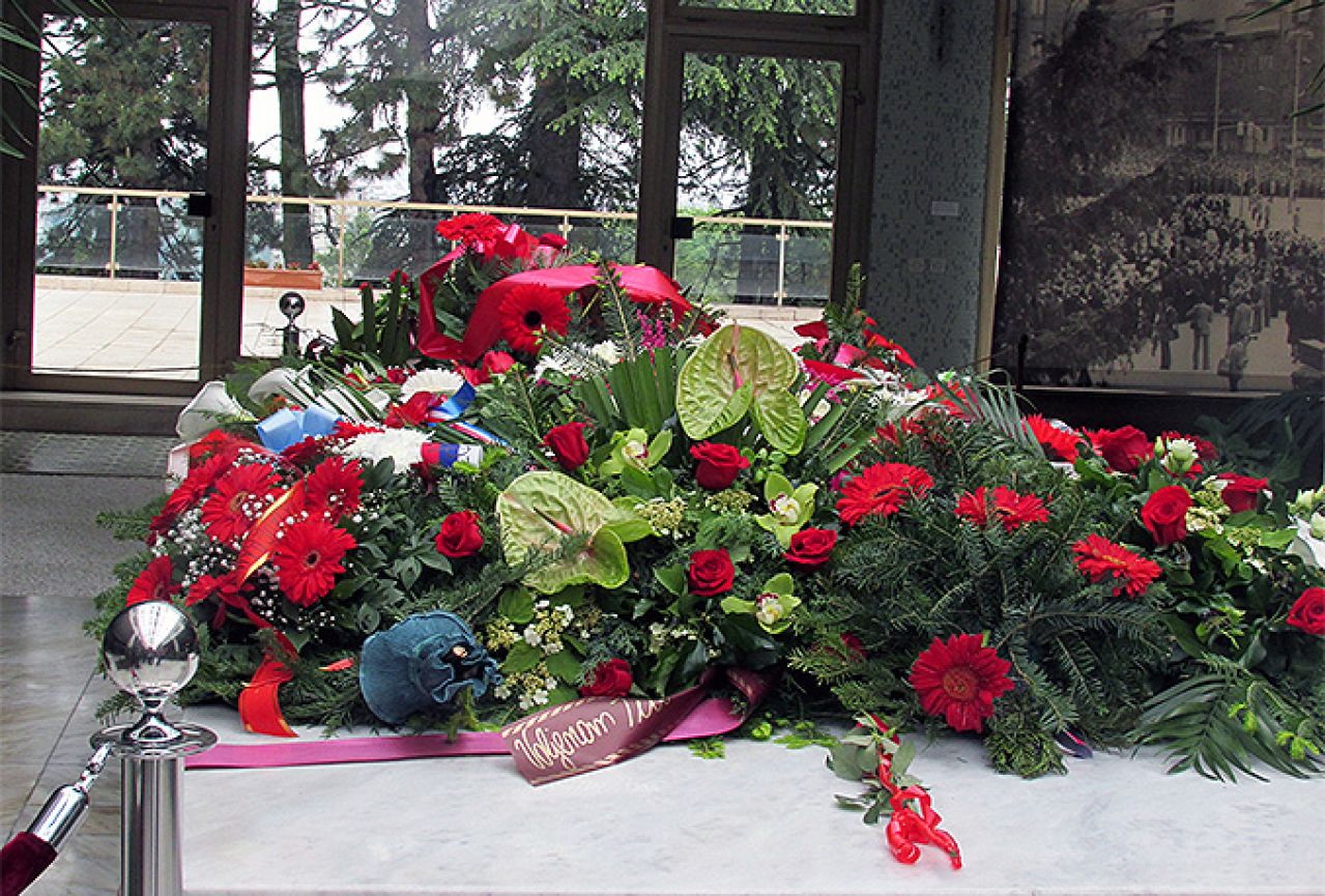Mnogobrojni poštovatelji Josipa Broza posjetili Kuću cvijeća