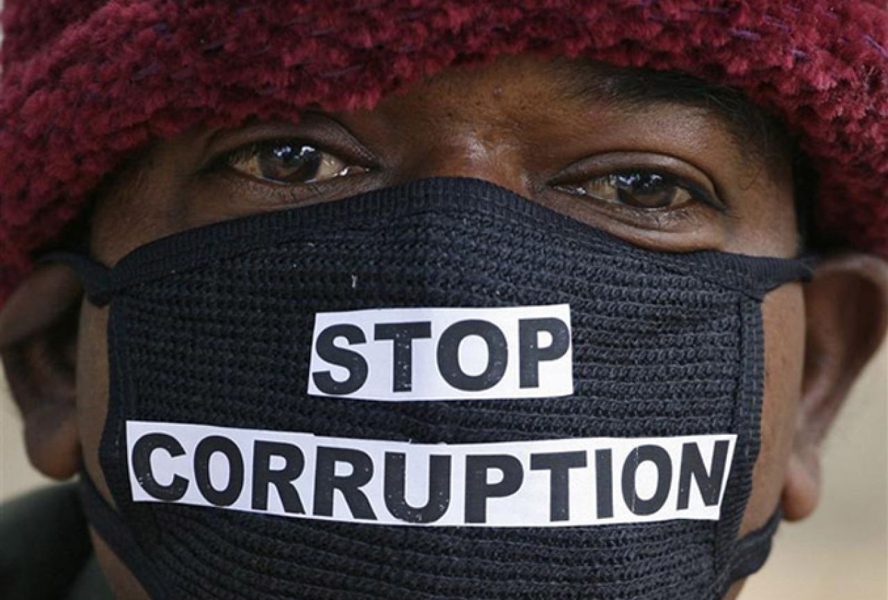 Više od 2 posto svjetskog bogatstva proguta korupcija