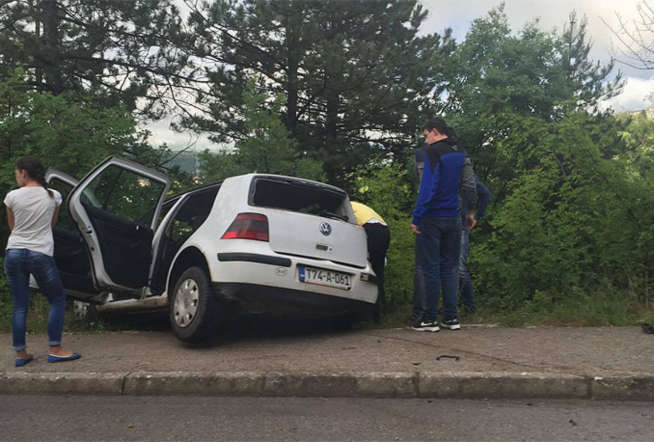 Široki Brijeg: Maturanti automobilom sletili s ceste