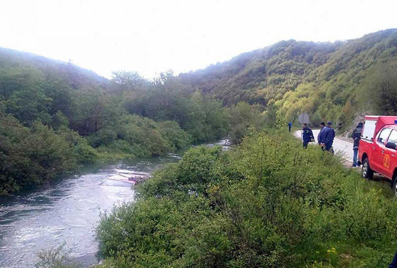 Gacko: Automobil sletio u rijeku, vozač nestao