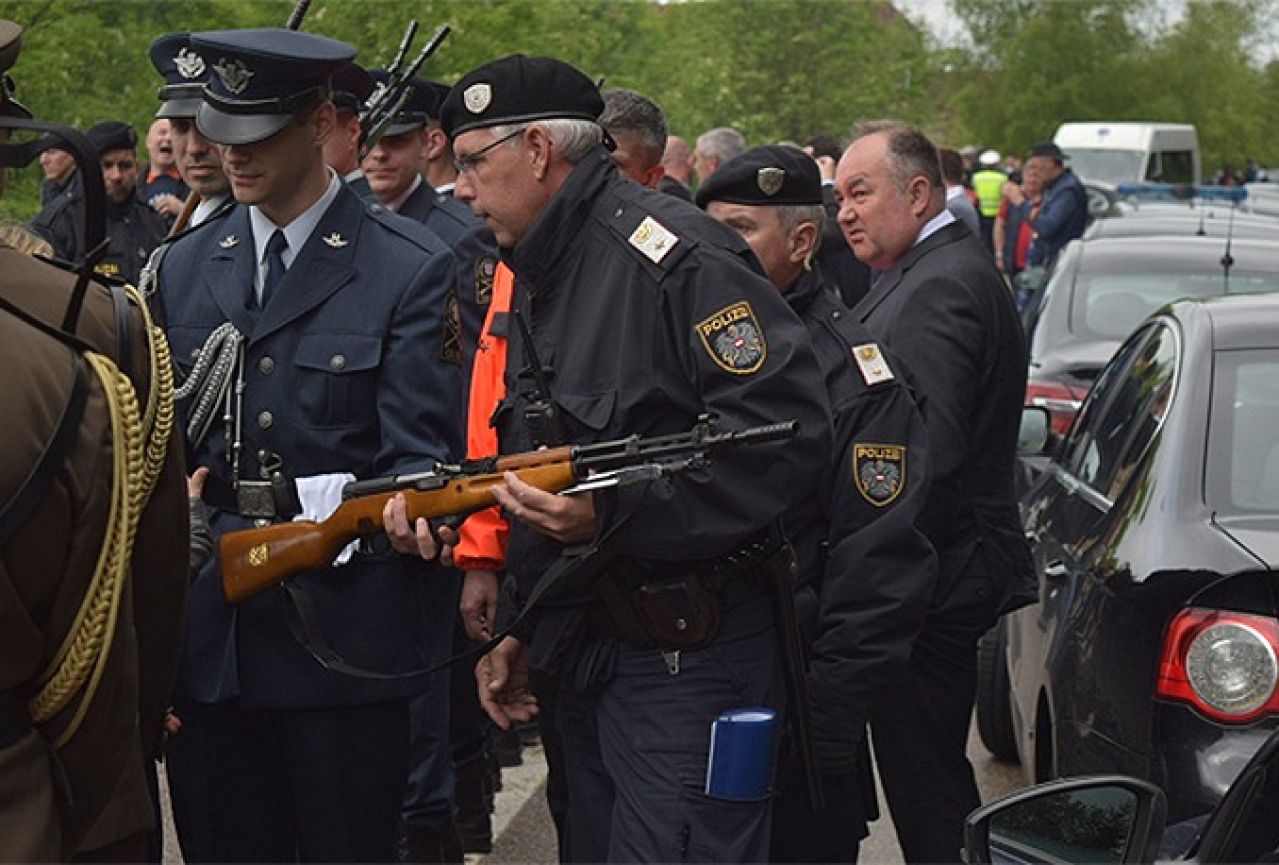 Bleiburško polje: Austrijska policija oduzela puške hrvatskom počasnom odredu
