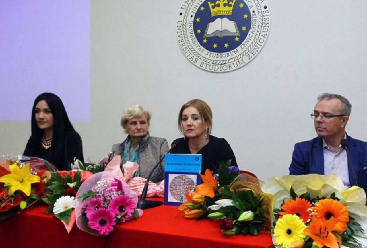 Promovirana knjiga doktorice Alme Mekić-Abazović "Hitna stanja u onkologiji" 