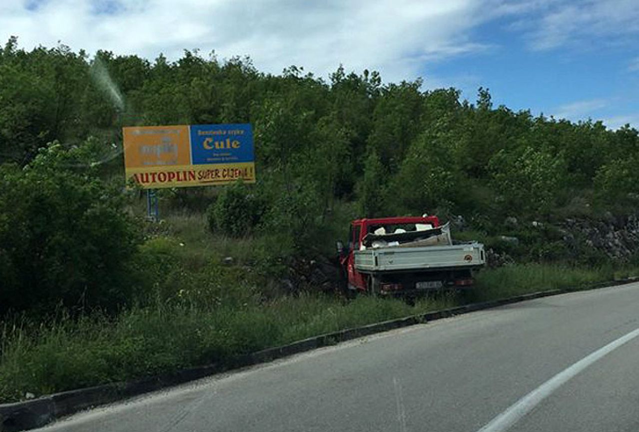 Mostar-Čitluk: Teretnim vozilom sletio s ceste