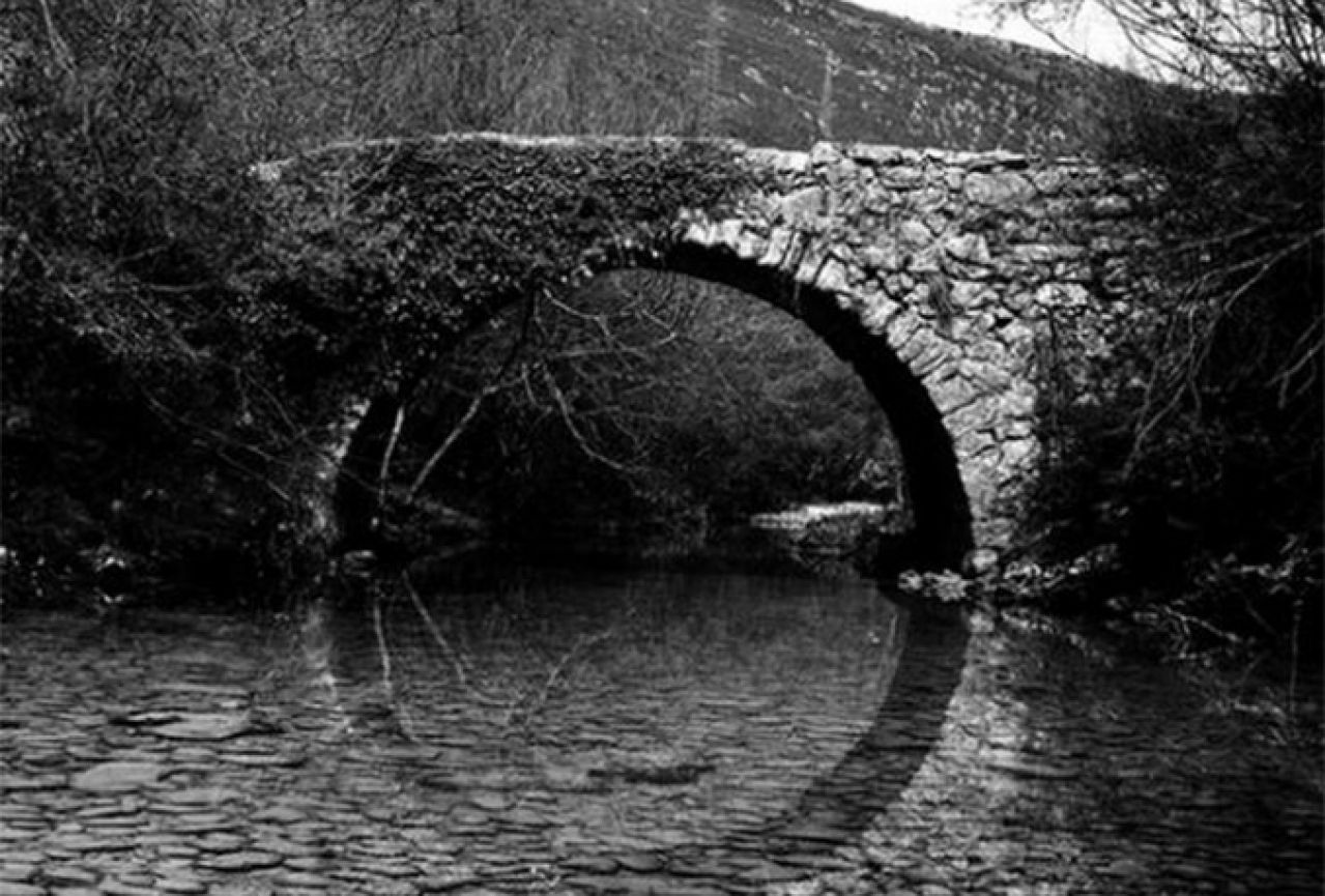 Fotografije Ćirila Ćire Raiča će ispričati priče o mostarskim mostovima