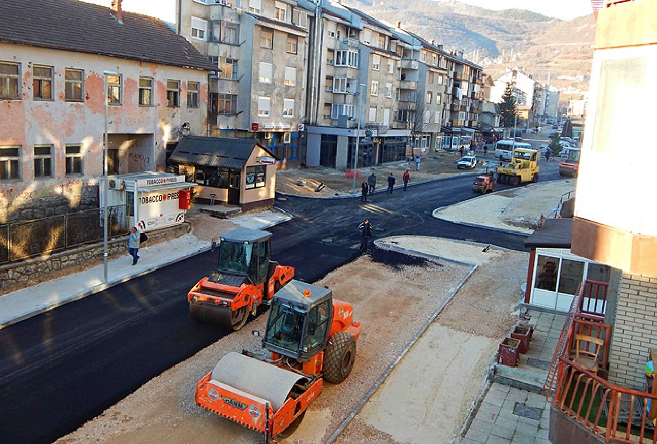 Općina Prozor-Rama nastavlja asfaltiranje cesta uz kritike županijskoj vlasti