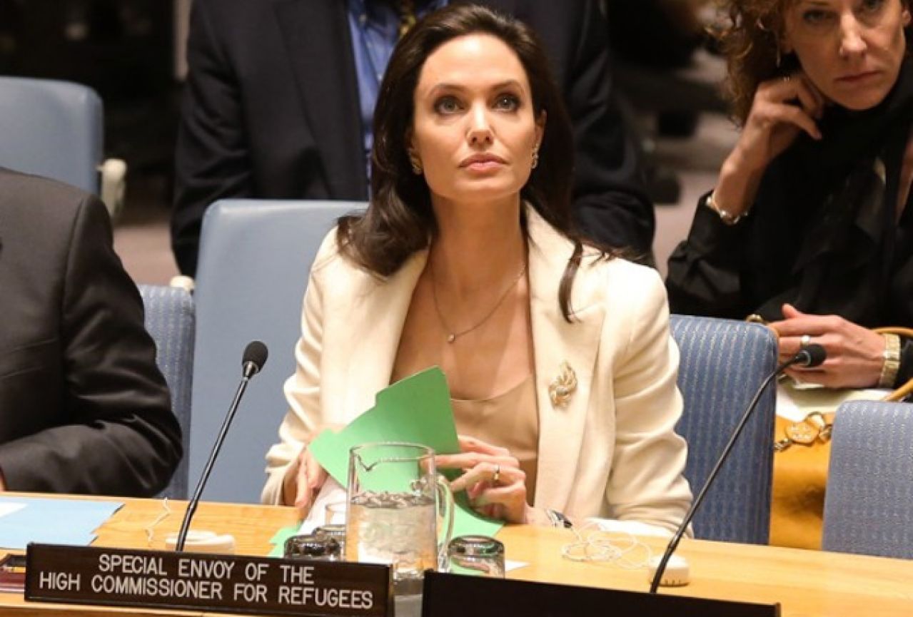 Angelina Jolie postala profesorica na London School of Economics