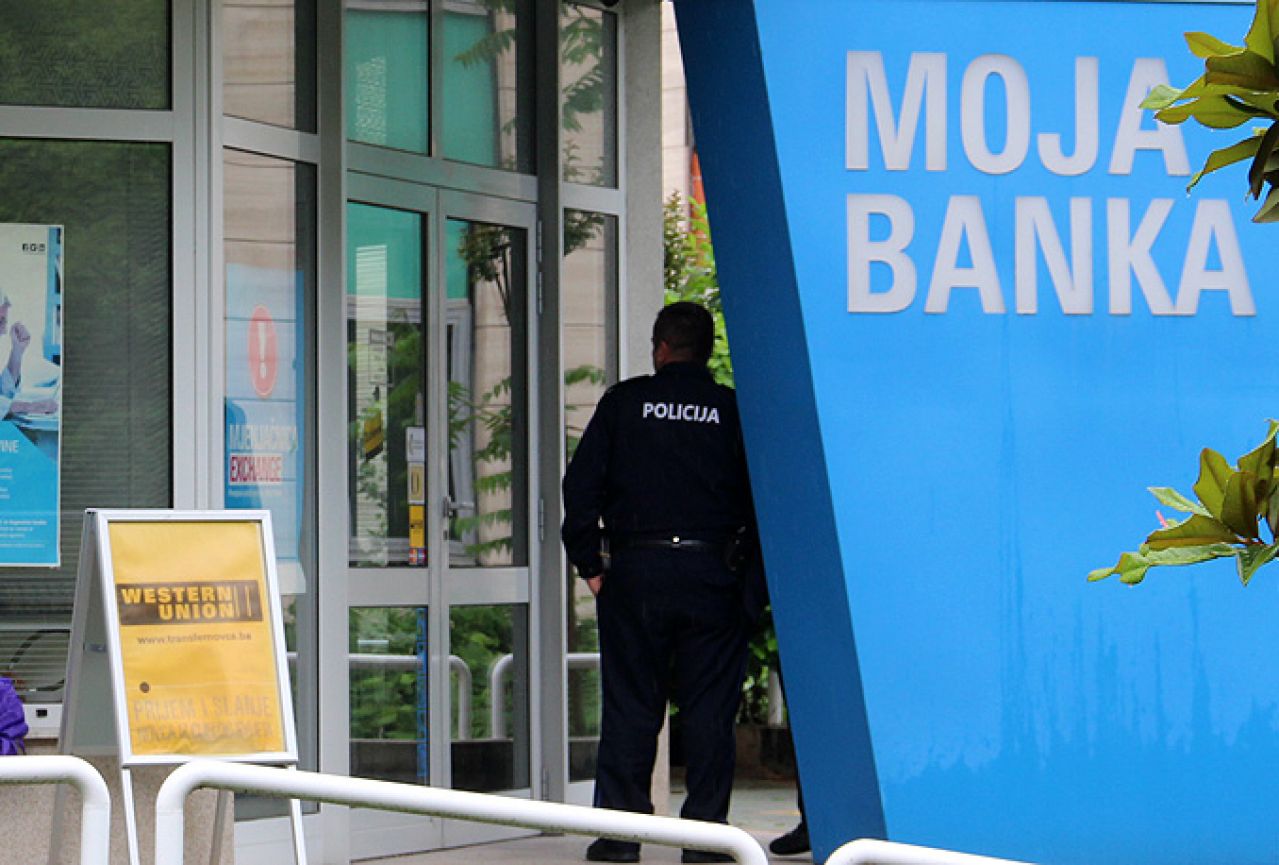 Razoružali zaštitara i opljačkali banku u središtu Mostara