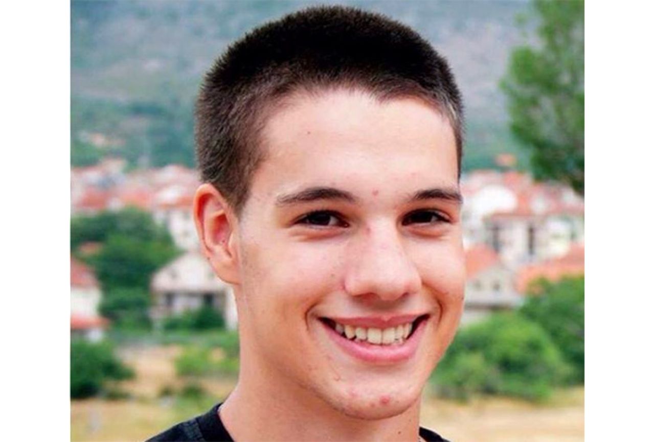 Ljubavnim stihovima obradovao stotine tinejdžera širom Hercegovine