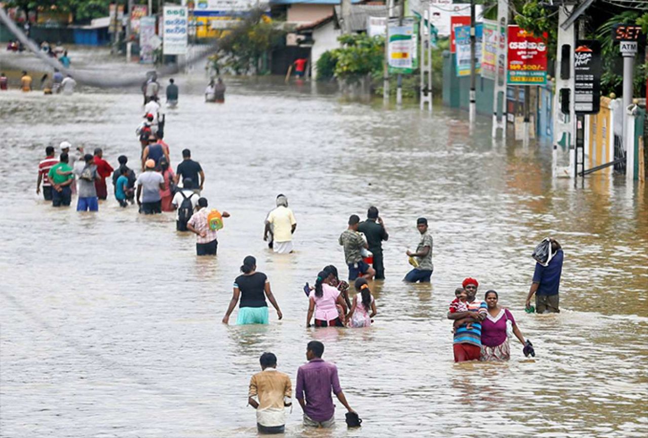 U poplavama na Šri Lanki poginula 101 osoba