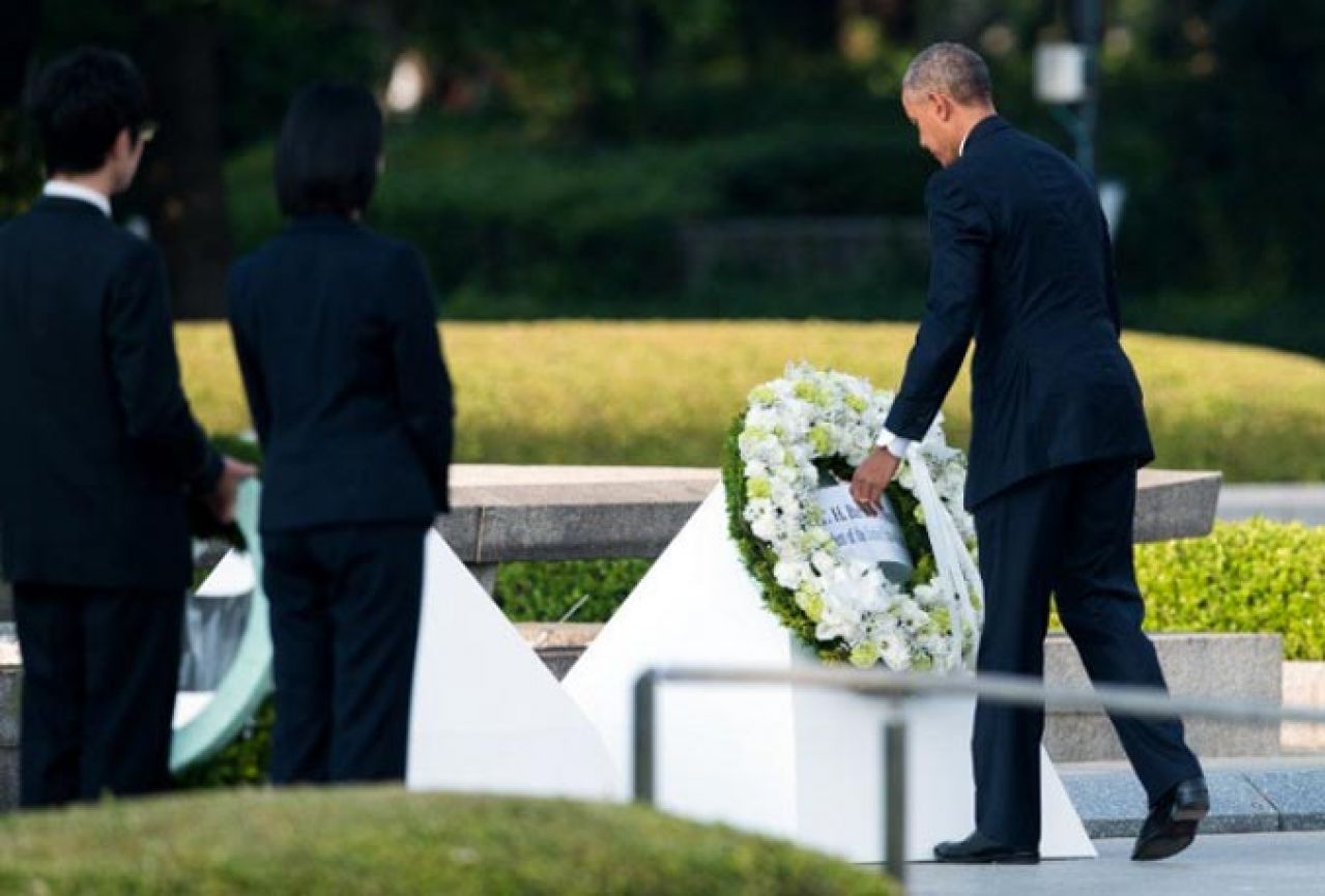 Hirošima: Obama položio cvijeće bez isprike