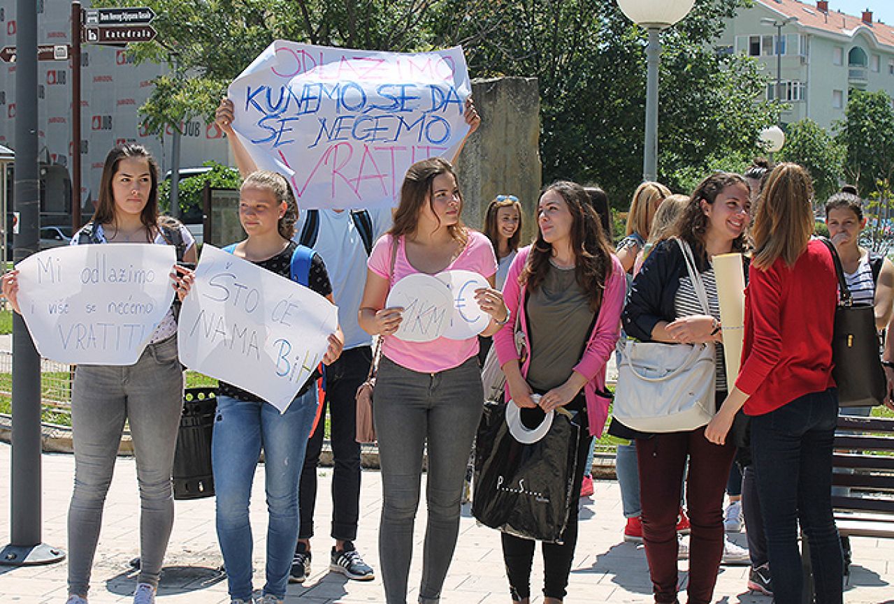 Mladi iz Mostara poručuju: 'Mi odlazimo i nećemo se vratiti!'