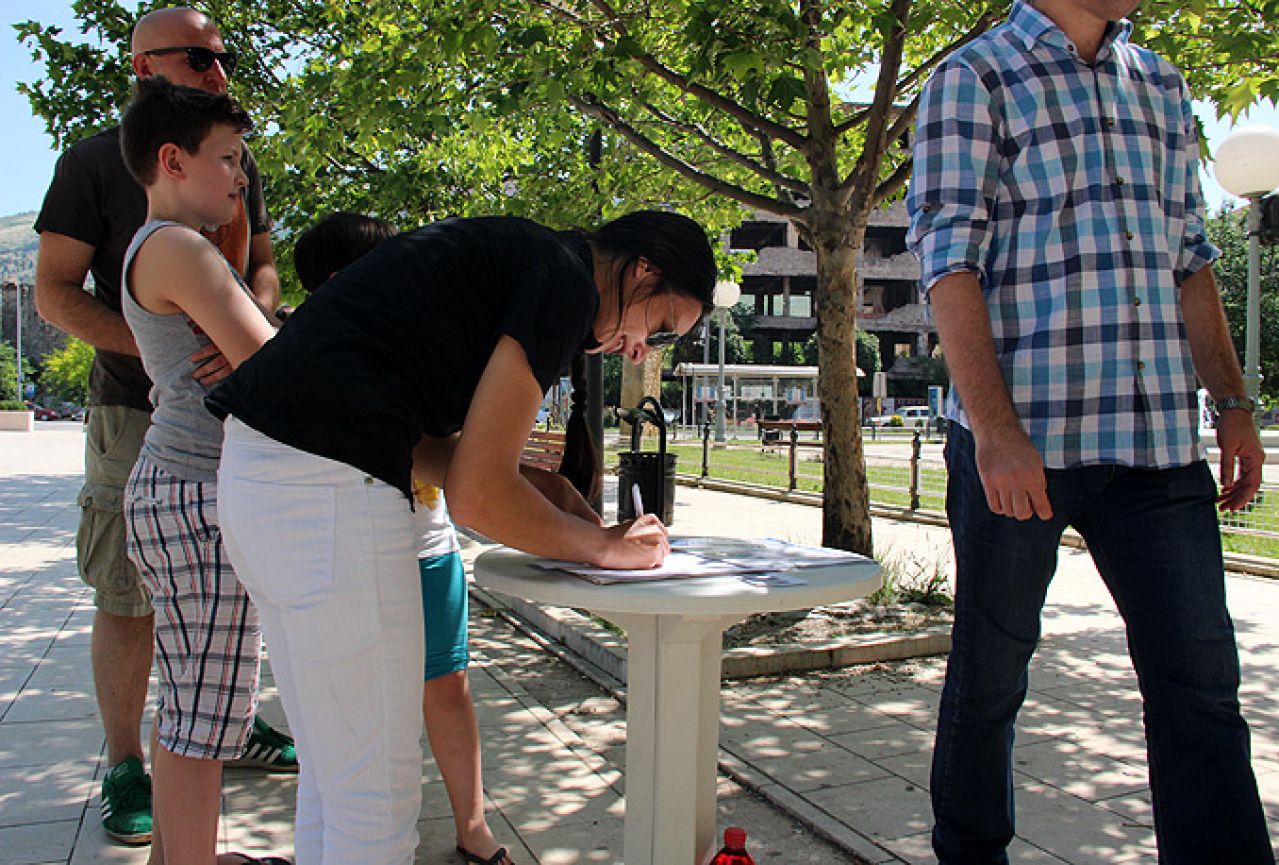 U središtu Mostara peticija protiv hidroelektrana na Buni